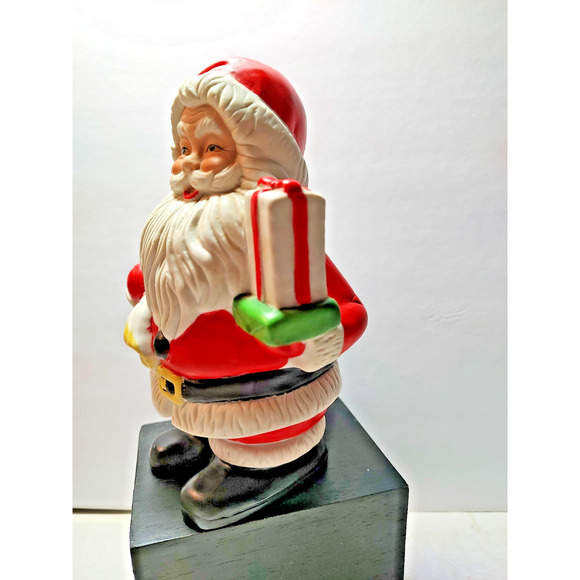 Santa Ceramic w/ Present Coin Bank 8" tall-6"wide-5" long Stopper FLAW CHIP HAT - Picture 4 of 6
